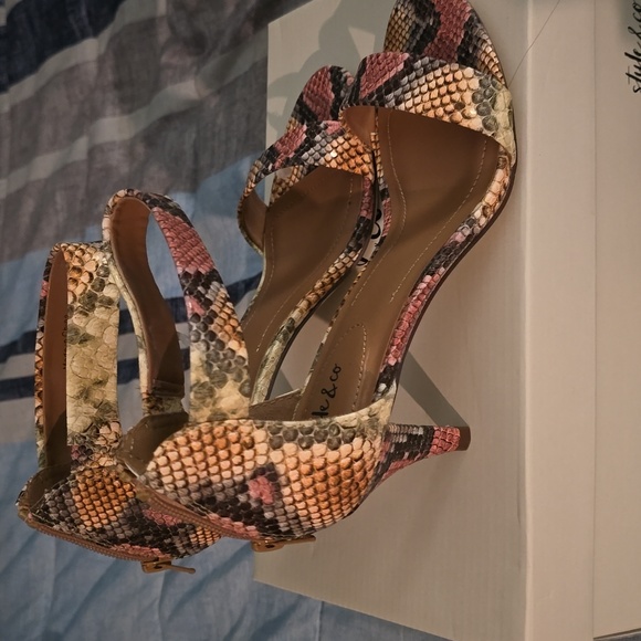 Shoes - Picture 3 of 3